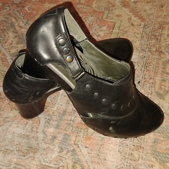 Dansko Shoes - Dansko Black Women's Block Heel Elegant Clogs - Size 40 (9)